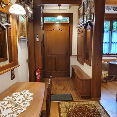 库拉克斯卡斯拉达佩泽欧酒店 住宿加早餐酒店 埃格尔