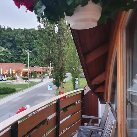 库拉克斯卡斯拉达佩泽欧酒店 4* 埃格尔