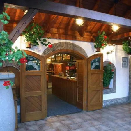 库拉克斯卡斯拉达佩泽欧酒店 4*